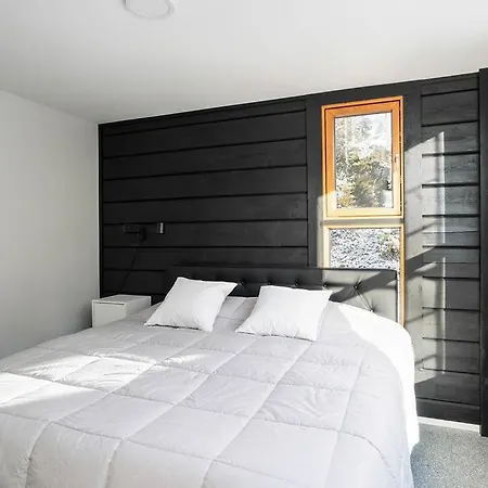 - Rising Sun With 3 Bedrooms, Loft, Sauna And Balcony With A View * 鲁卡