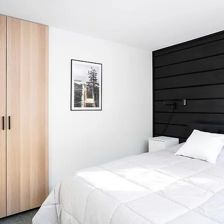 公寓 - Rising Sun With 3 Bedrooms, Loft, Sauna And Balcony With A View 鲁卡