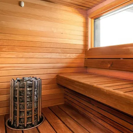 - Rising Sun With 3 Bedrooms, Loft, Sauna And Balcony With A View Ruka