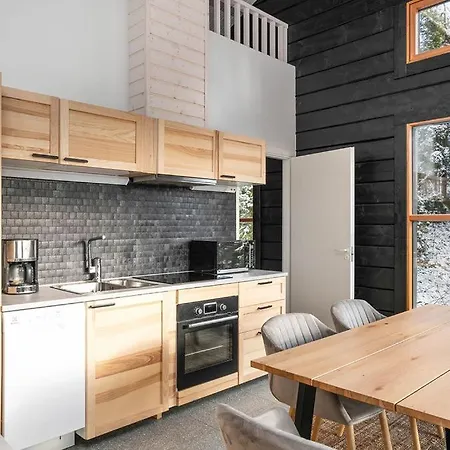 - Rising Sun With 3 Bedrooms, Loft, Sauna And Balcony With A View 鲁卡